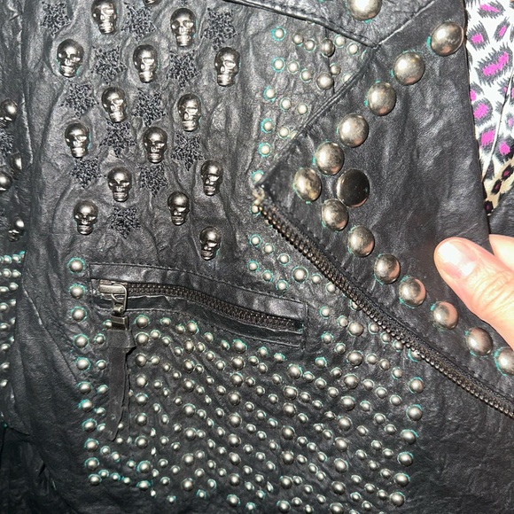 Double D Ranch Super Bad Ass Metal Skull Studded Distressed Leather Jacket - Picture 2 of 3